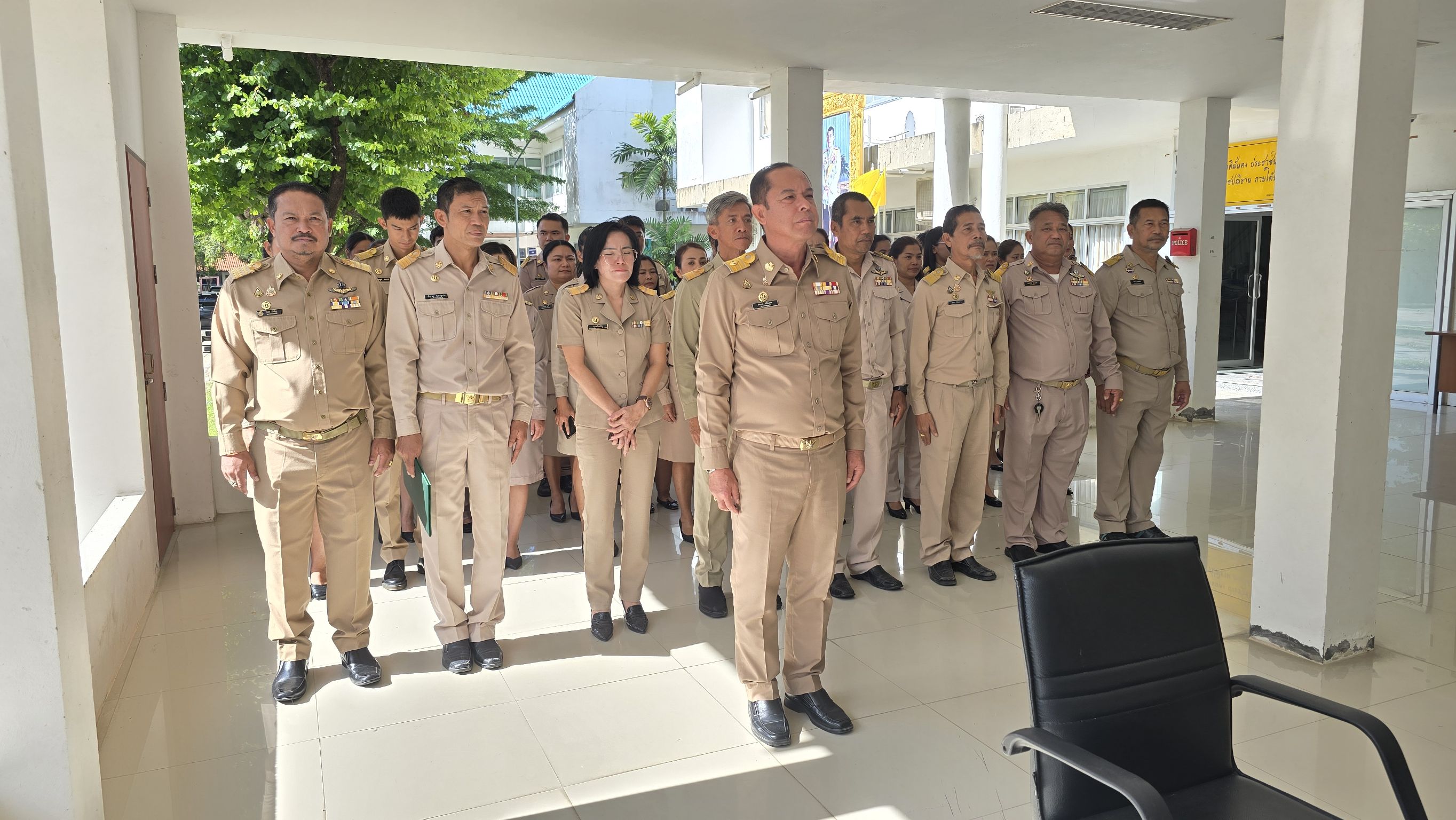 เทศบาลตำบลเกาะพะงัน จัดพิธีลงนามถวายความอาลัย สมเด็จพระนางเจ้าสิริกิติ์ พระบรมราชินีนาถ พระบรมราชชนนีพันปีหลวง พระผู้เสด็จสู่สวรรคาลัย ด้วยสำนึกในพระมหากรุณาธิคุณเป็นล้นพ้นอันหาที่สุดมิได้