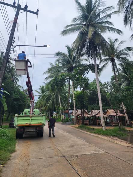 ซ่อมแซมระบบไฟฟ้าส่องสว่าง บริเวณถนนบ้านในสวน และ ถนนในวกวกตุ่ม