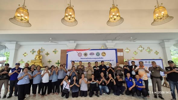 นายยงยุทธ พิริยสถิต นายกเทศมนตรีตำบลเกาะพะงัน มอบหมายให้ นายสรเดช ธนวนิชนาม รองนายกฯ เข้าร่วมลงนามบันทึกข้อตกลงให้ความร่วมมือตามโครงการดำเนินงานตำบลยั่งยืน เพื่อแก้ไขปัญหายาเสพติดแบบครบวงจรตามยุทธศาสตร์ชาติ
